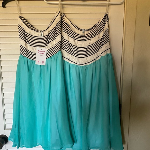 🎈NWT Strapless Blue Summer Dress - Picture 5 of 9